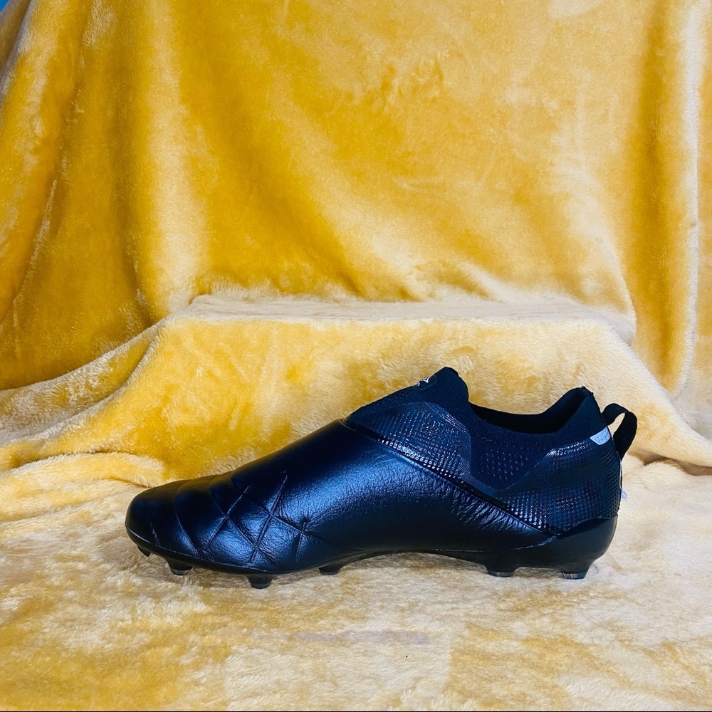 Umbro Medusae 3 elite soccer shoes
Kangaroo Leather - Picture 4 of 4